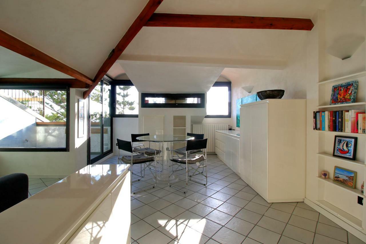 Mansarda luminosa in centro sul mare - Attic by sea Apartment Sanremo Exterior foto