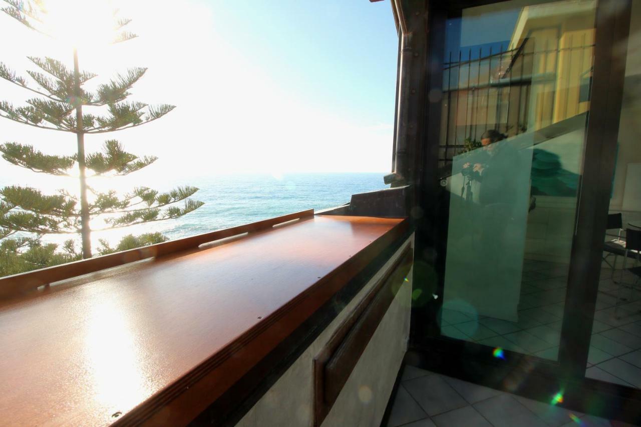 Mansarda luminosa in centro sul mare - Attic by sea Apartment Sanremo Exterior foto
